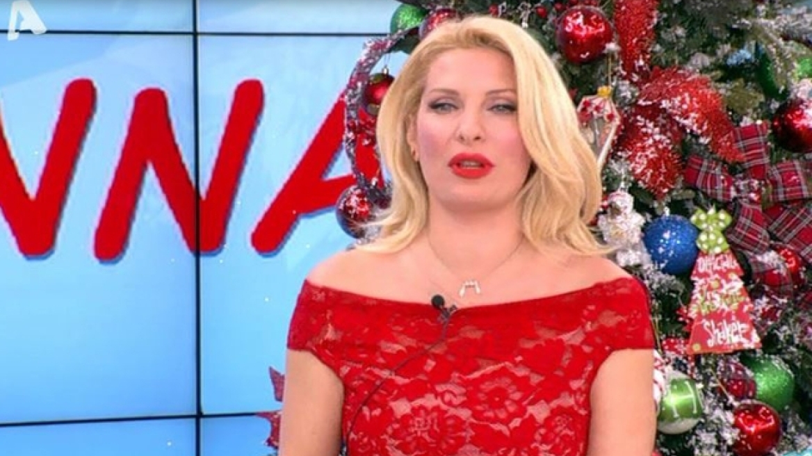 Το κόκκινο δαντελένιο φόρεμα της Ελένης Μενεγάκη