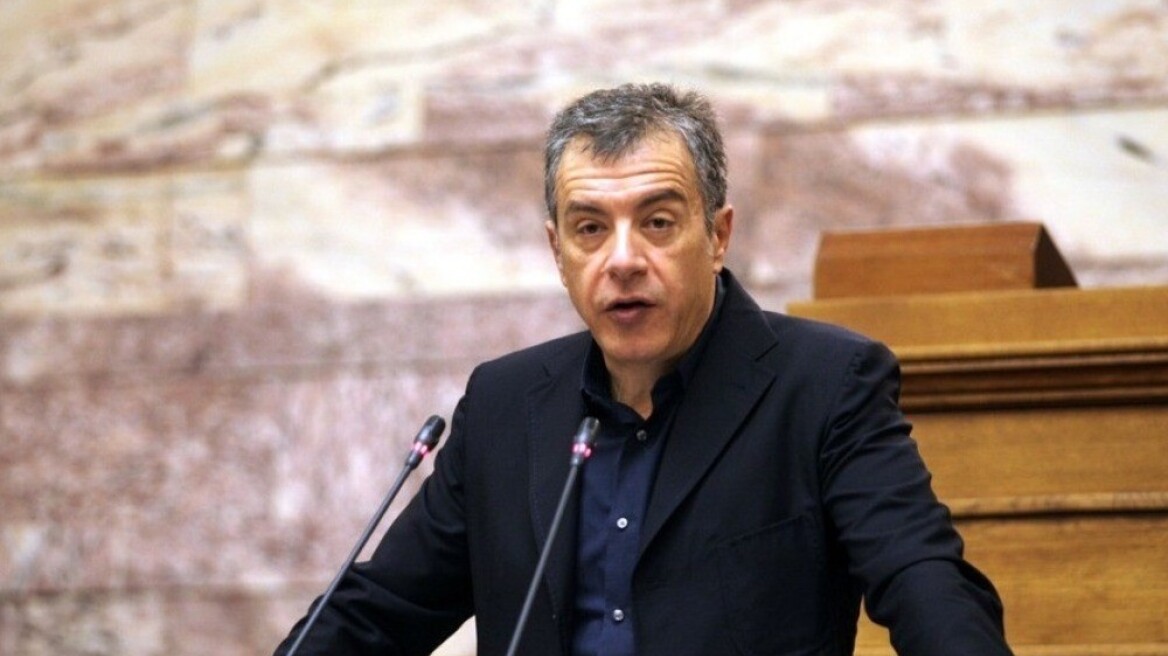 Θεοδωράκης κατά Καμμένου: Δεν είναι γραφικός, είναι επικίνδυνος