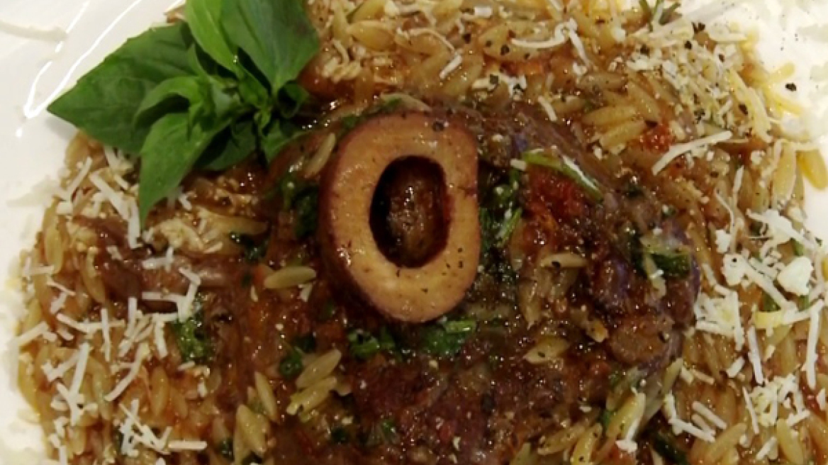 Γιουβέτσι οσομπούκο με μαυροδάφνη και πορτοκάλι