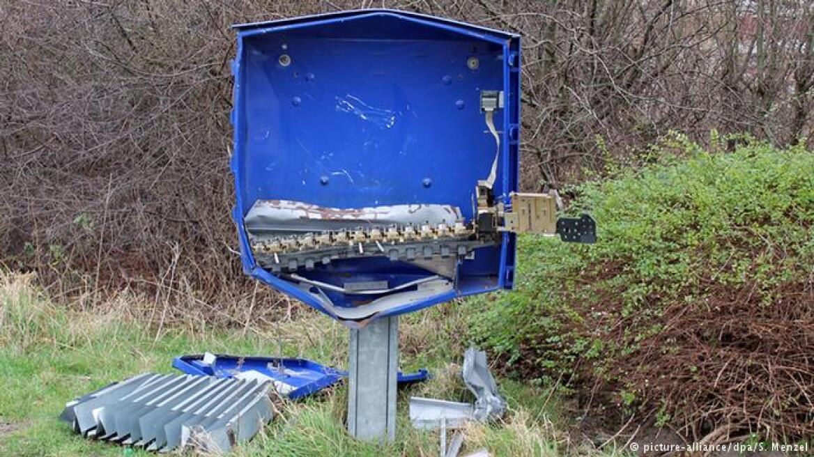 Man dies stealing automatic condom dispenser