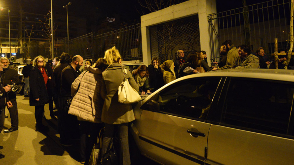 Ουρές αίσχους από τα ξημερώματα στα Ειρηνοδικεία για το νόμο Κατσέλη