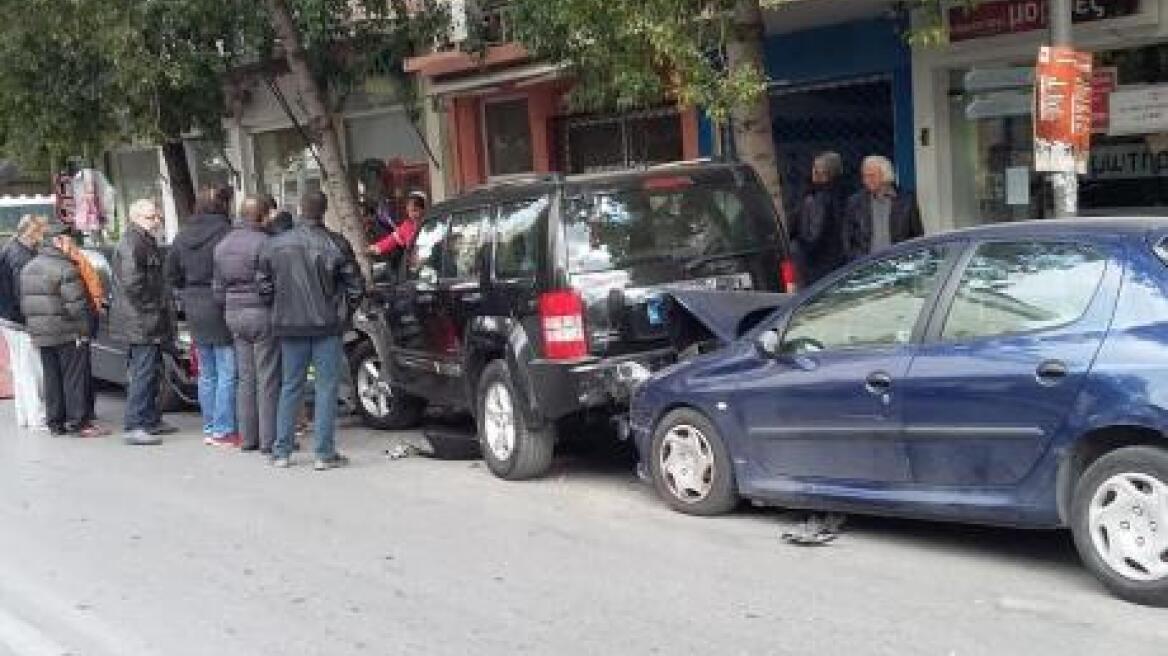 Πάτρα: «Πρωτοχρονιάτικη» καραμπόλα με τέσσερα αυτοκίνητα 