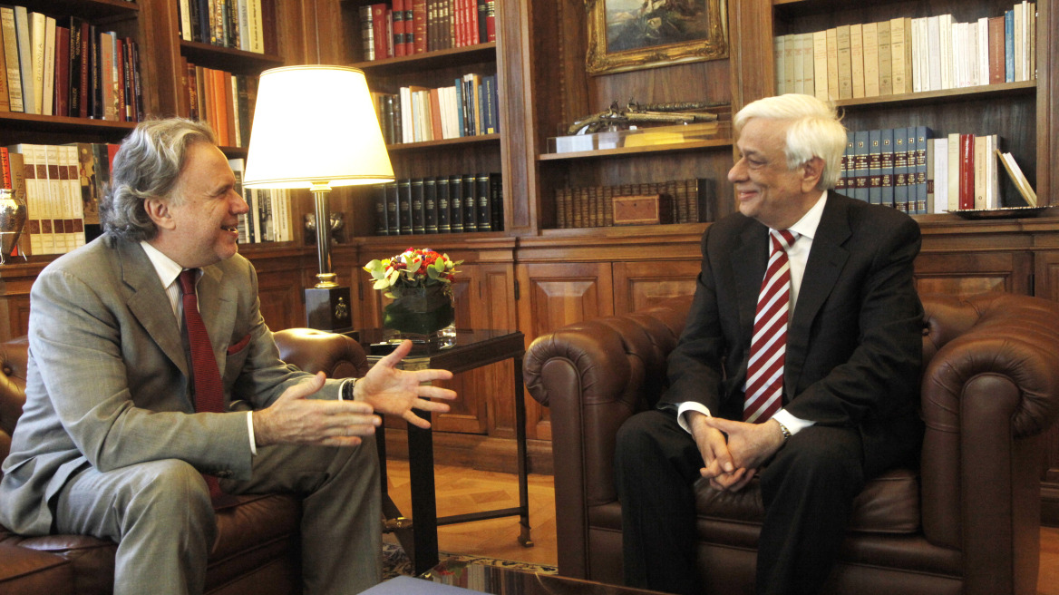 Το νέο ασφαλιστικό παρουσιάζει στους πολιτικούς αρχηγούς και τον Παυλόπουλο ο Κατρούγκαλος