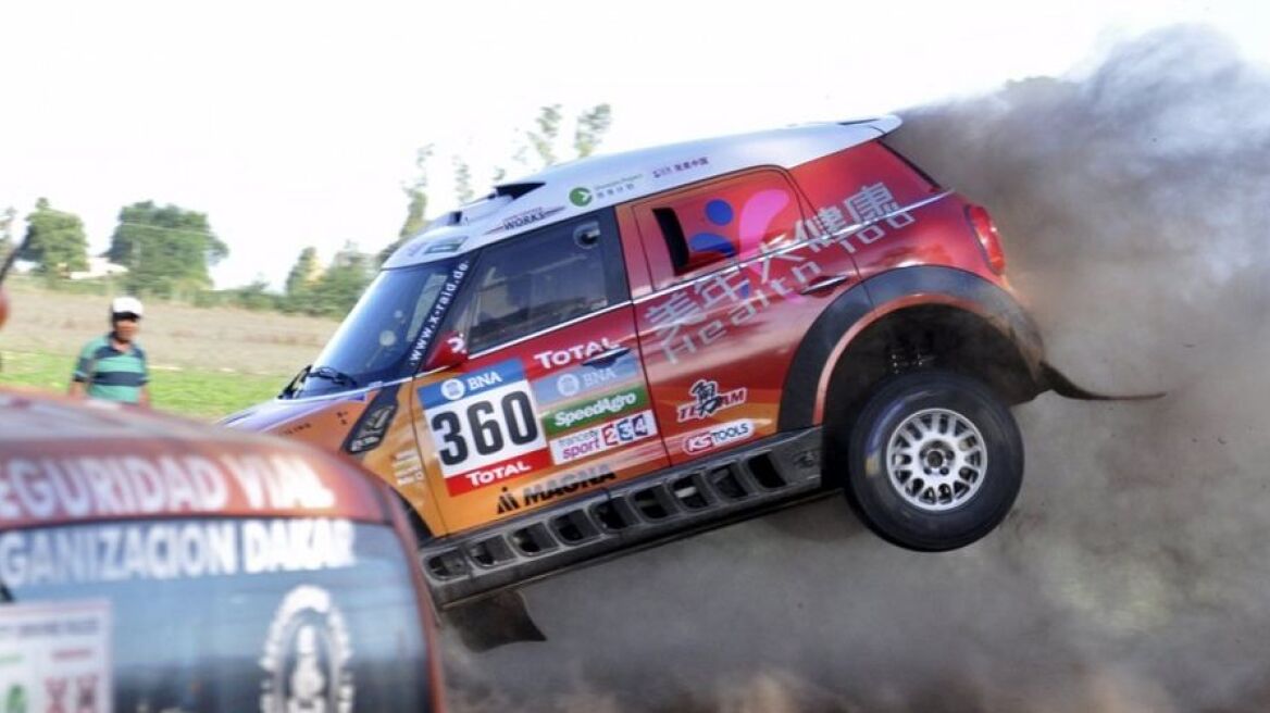 Σοβαρό ατύχημα στο Ράλι Ντακάρ – τραυματισμός θεατών (video)