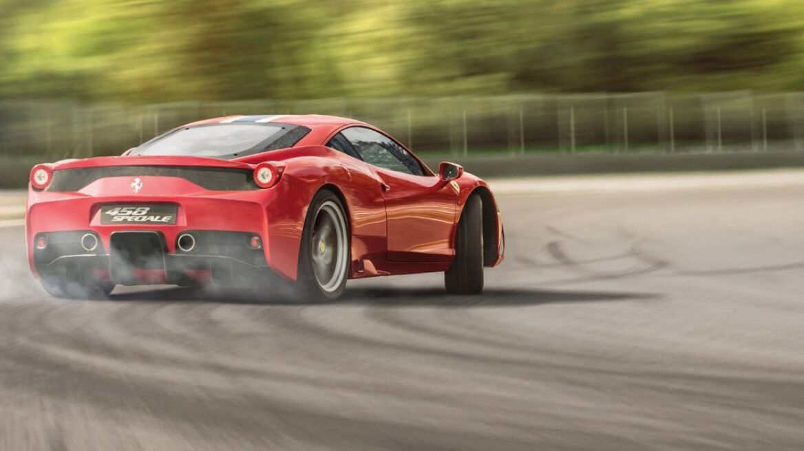 Video: Βόλτα στη Μόντσα με Ferrari 458 Speciale