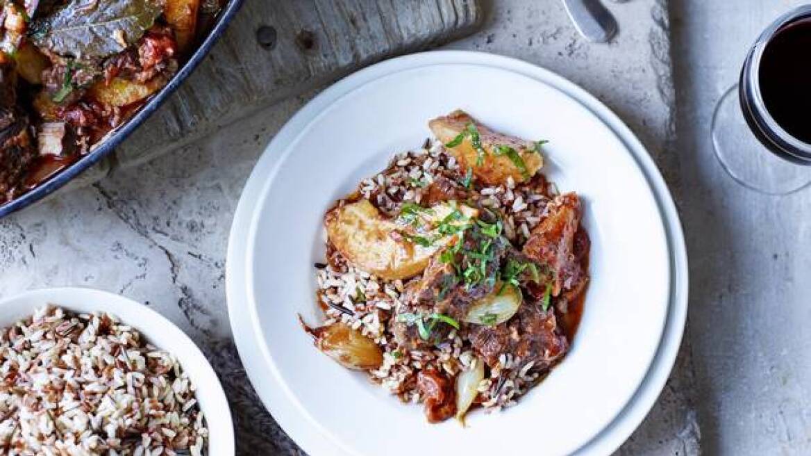 Jamie Oliver cooks Greek stifado