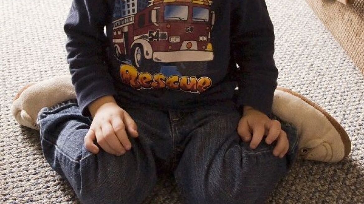 Μήπως το παιδί σας κάθεται σε θέση W; Τι πρέπει να γνωρίζετε