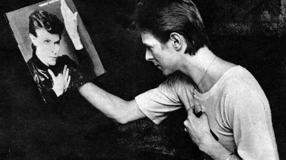 Το γερμανικό ΥΠΕΞ αποχαιρετά τον David Bowie με το τραγούδι για το τείχος του Βερολίνου