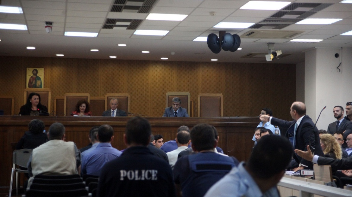 Αστυνομικός της Ομάδας ΔΙΑΣ στη δίκη για το φόνο Φύσσα: Δεν είμαστε εμείς γι' αυτά...