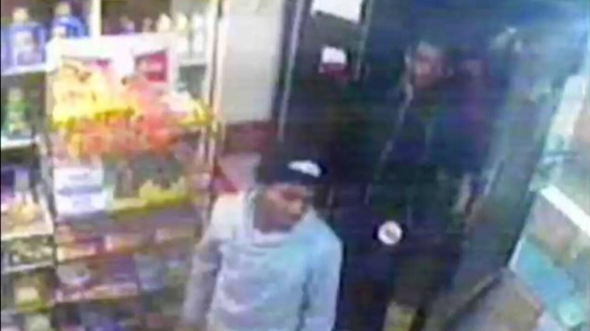 Νέα Υόρκη: Συμμορία απείλησε τον πατέρα με όπλο και βίασε την κόρη σε παιδική χαρά!