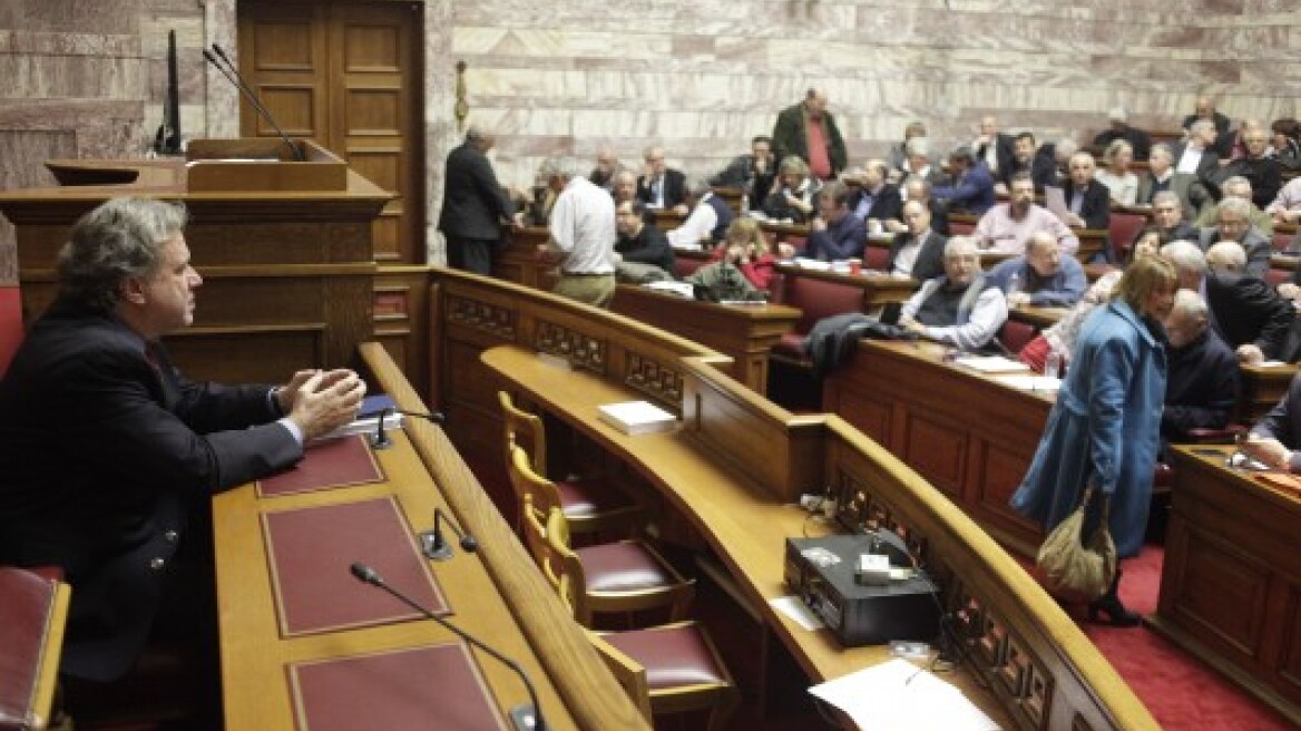 «Ανάκριση» Κατρούγκαλου από τους βουλευτές του ΣΥΡΙΖΑ