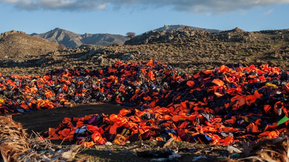 Λέσβος: Συνελήφθησαν επτά εργαζόμενοι σε ΜΚΟ για κλοπή σωσιβίων 