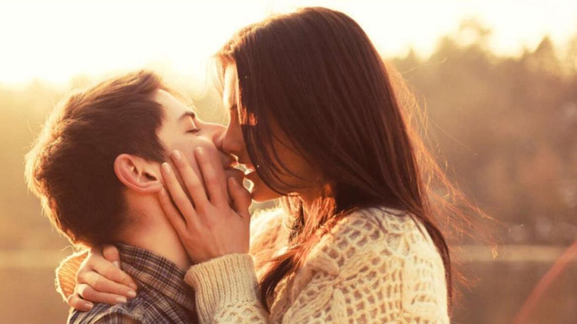 Πως να βρείτε το άλλο σας μισό; Φιλήστε πολλούς ανθρώπους!