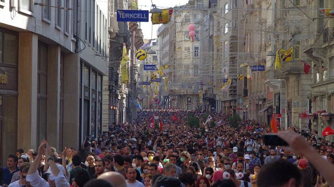 Πριν την επίθεση, ένας στους δέκα Τούρκους ΔΕΝ θεωρούσε τους τζιχαντιστές τρομοκράτες