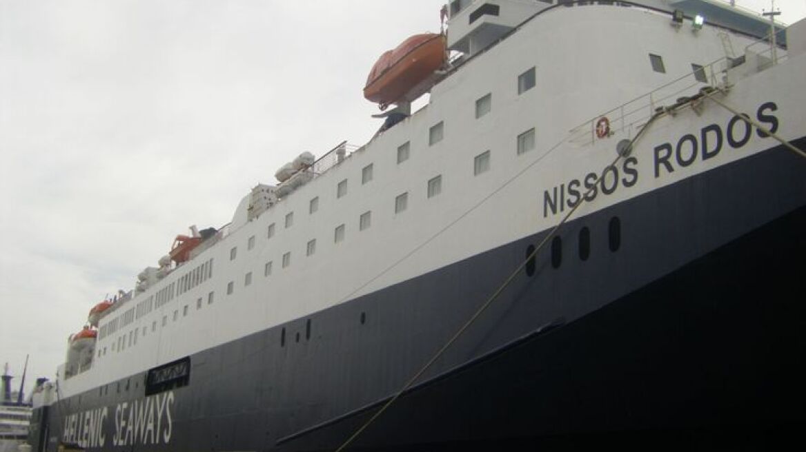 Πάνω από 1200 πρόσφυγες κατέφθασαν σήμερα στον Πειραιά