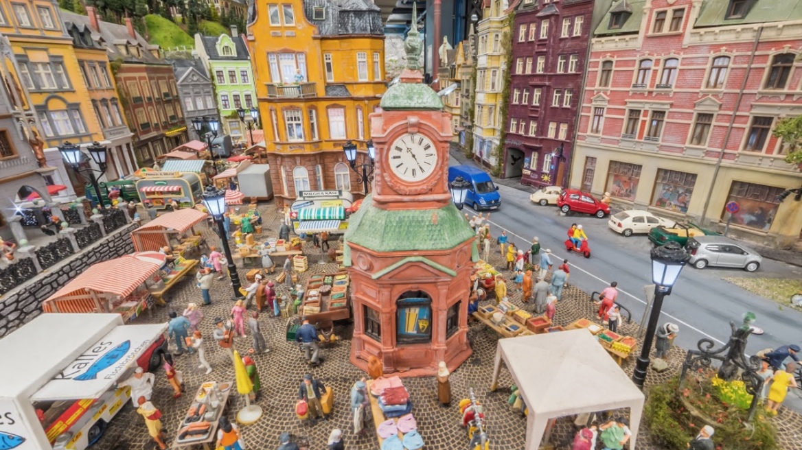 Βίντεο: Εξερευνήστε τη μεγαλύτερη μακέτα με μινιατούρες μέσα από το Street View