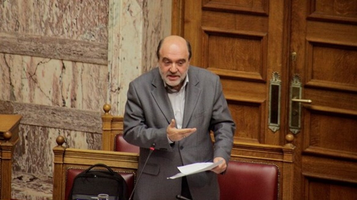 Συστάσεις Αλεξιάδη σε τράπεζες για μείωση του κόστους μηχανημάτων για κάρτες 