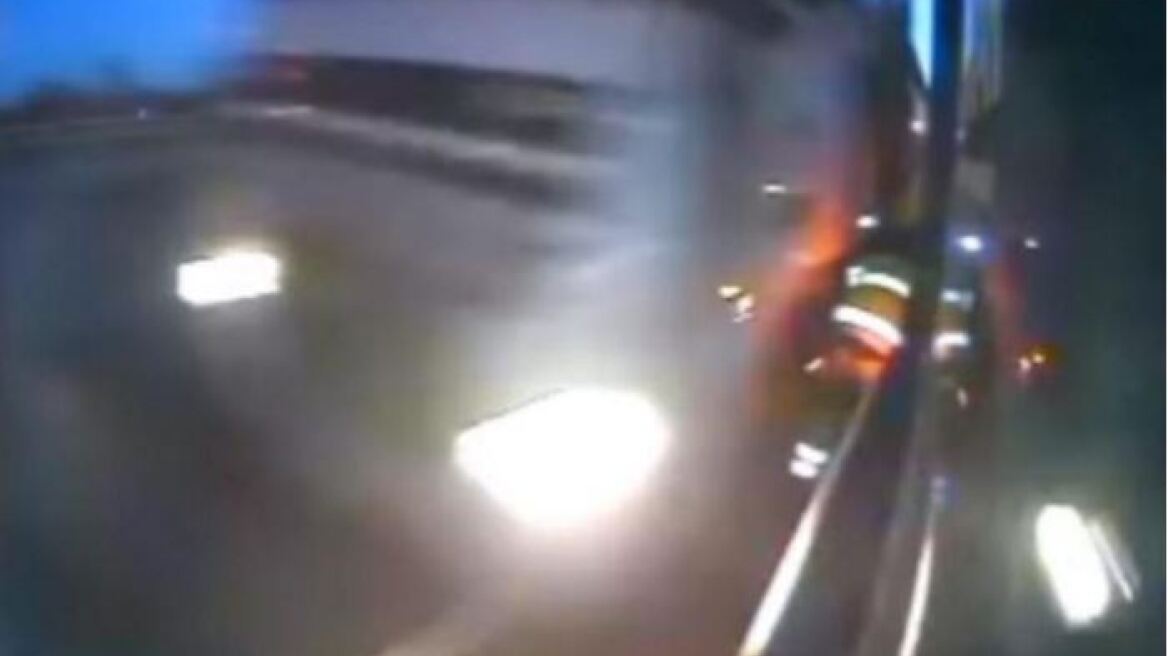 Απίστευτο βίντεο: Τύχη βουνό για οδηγό φορτηγού που γλιτώνει από θαύμα