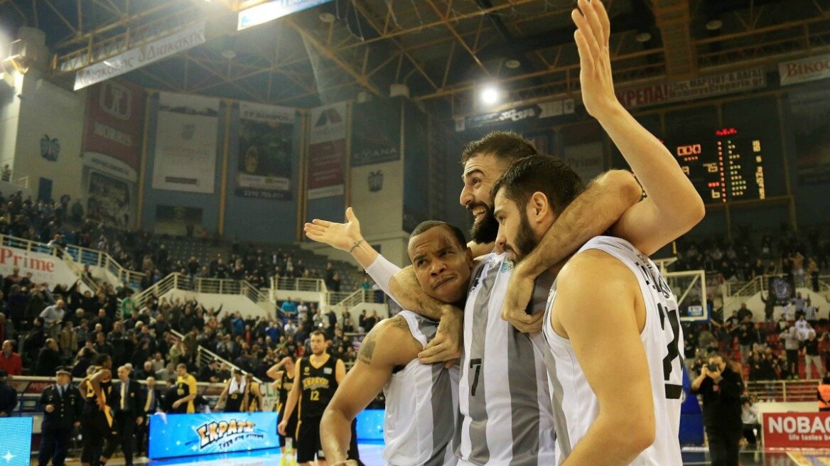 Γύρισε από το -24 ο ΠΑΟΚ και νίκησε την ΑΕΚ με 79-75!