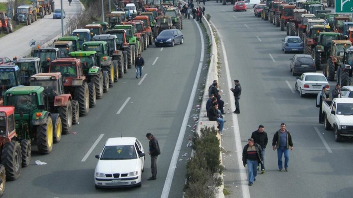 Greek farmers warn of blocking the roads