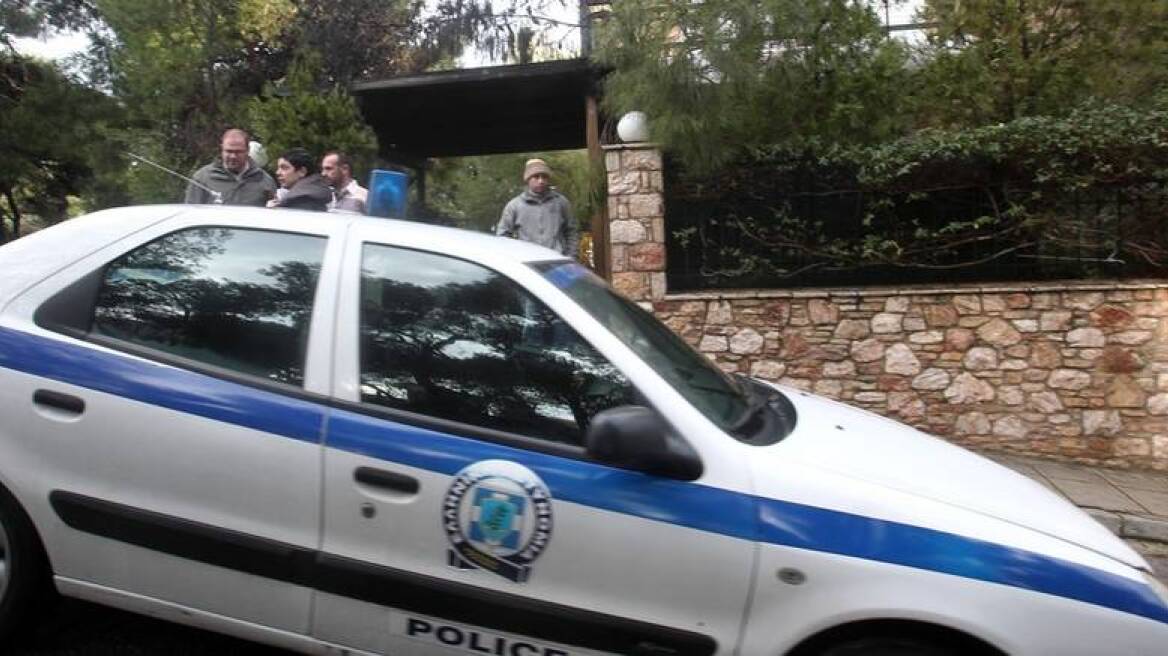 Επίθεση αντιεξουσιαστών σε περιπολικό στα Εξάρχεια