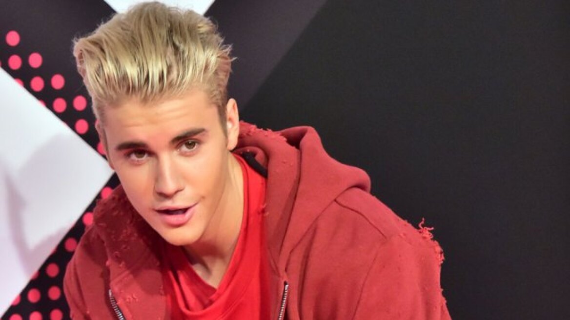 Justin Bieber shows off his purple hair (pics)