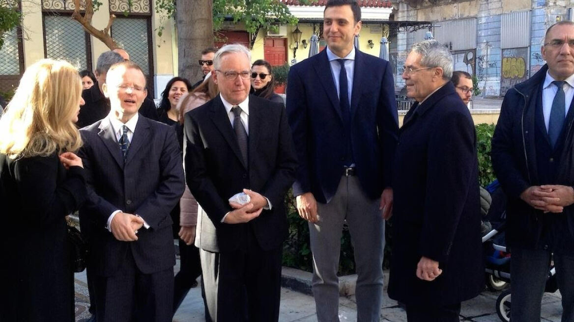 Στο ετήσιο μνημόσυνο των θυμάτων της τρομοκρατίας ο Βασίλης Κικίλιας