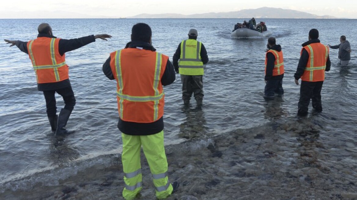 Συστήνεται εθνικό μητρώο εθελοντών για τους πρόσφυγες