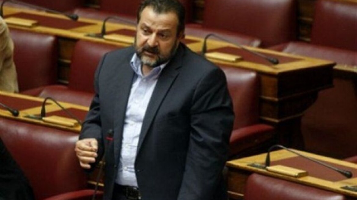 Κεγκέρογλου: Να «παγώσει» ο φόρος στο κρασί για ένα χρόνο
