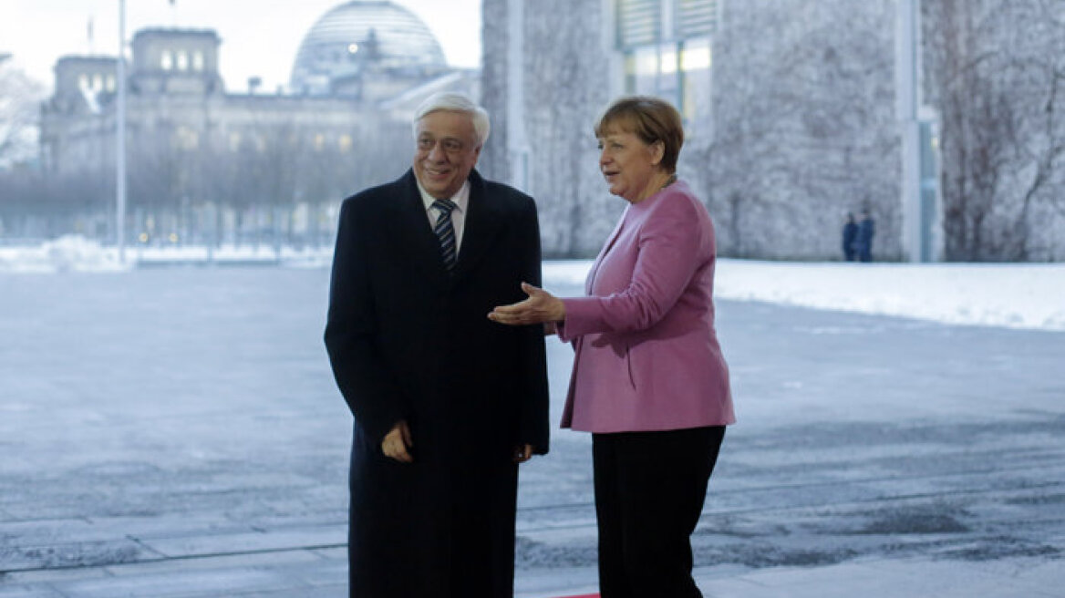 Παυλόπουλος σε Μέρκελ: Να ξεκινήσει άμεσα η συζήτηση για το χρέος