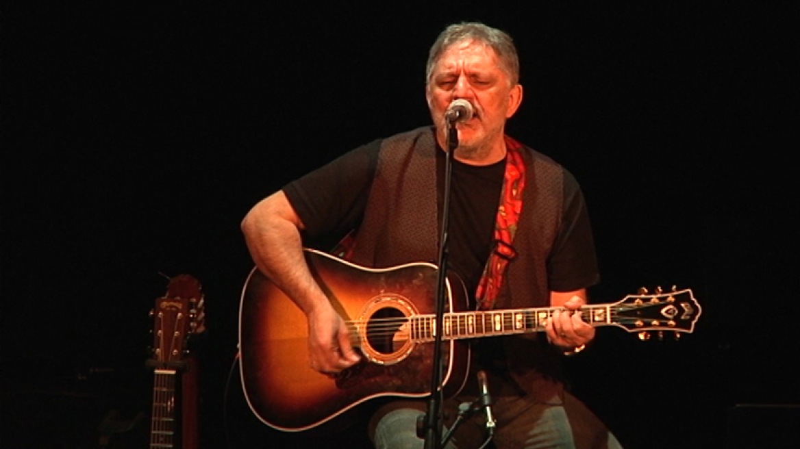 Nikos Portokaloglou releases a new song (vid)