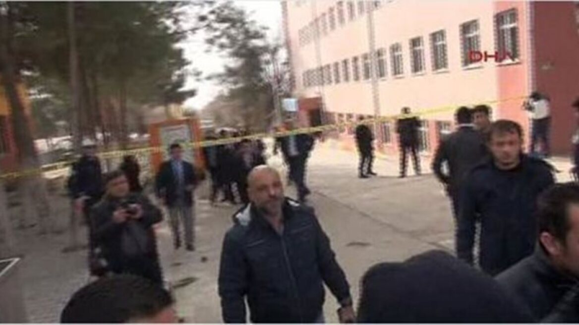 Blast hits school in Turkey
