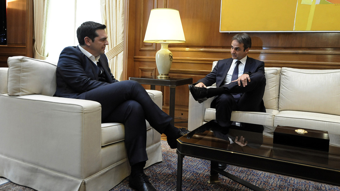 Πώς τα… κοκόρια του Μαξίμου τορπίλισαν τη συνεννόηση με τον Κυριάκο