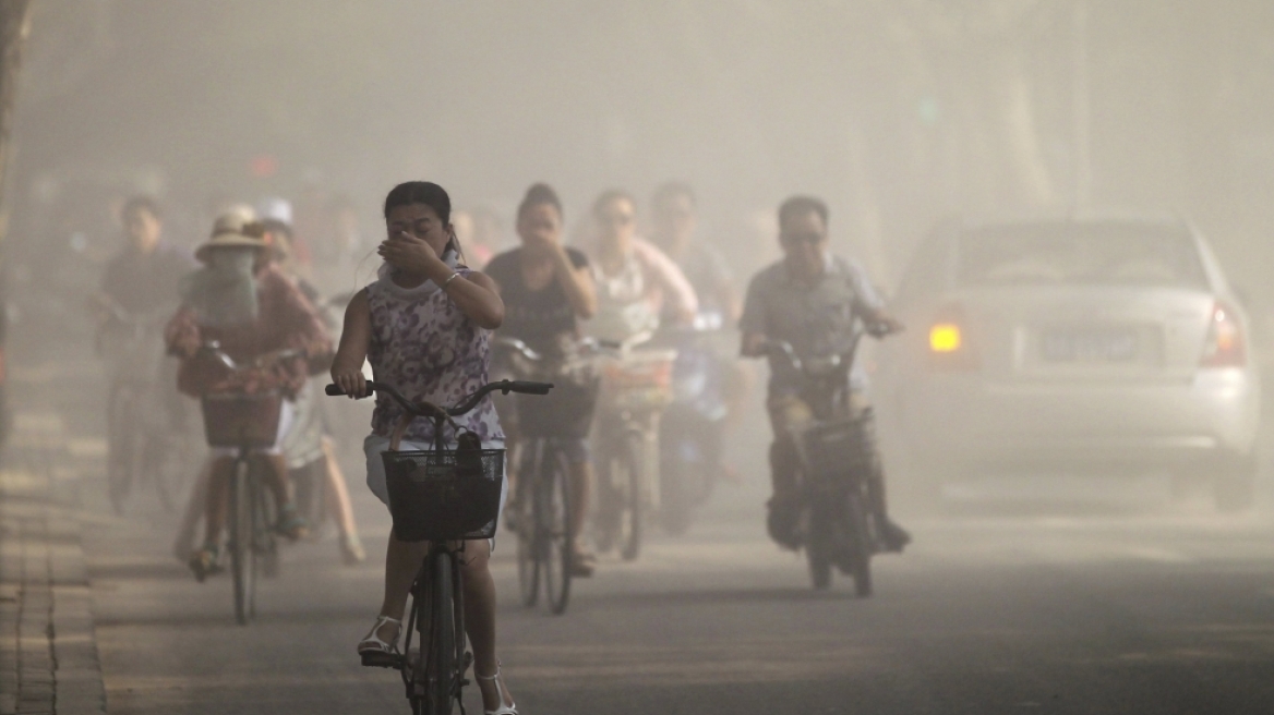 Πάνω από τα όρια η ατμοσφαιρική ρύπανση σε 366 πόλεις στην Κίνα