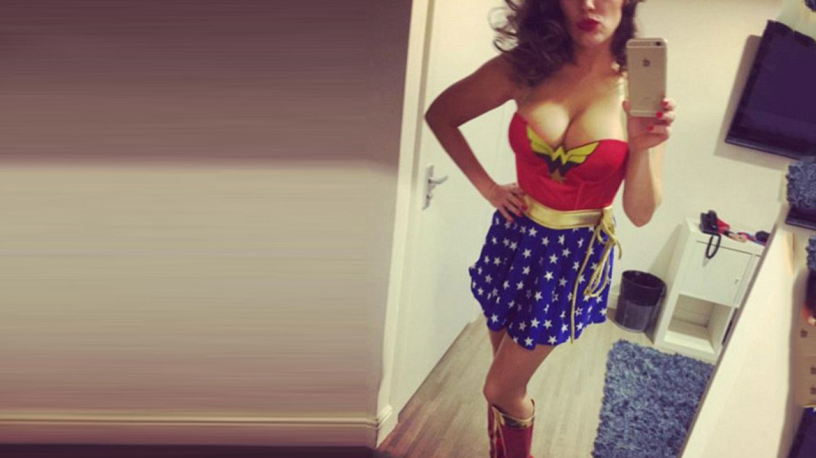 Η Kelly Βrook είναι μία... Wonder Woman
