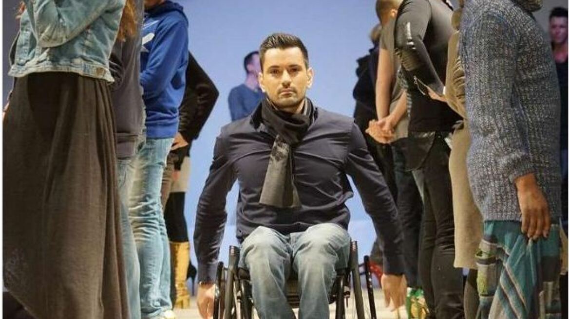 Ταν Καγκλάρ: Το πρώτο ανάπηρο μοντέλο στην πασαρέλα του Βερολίνου