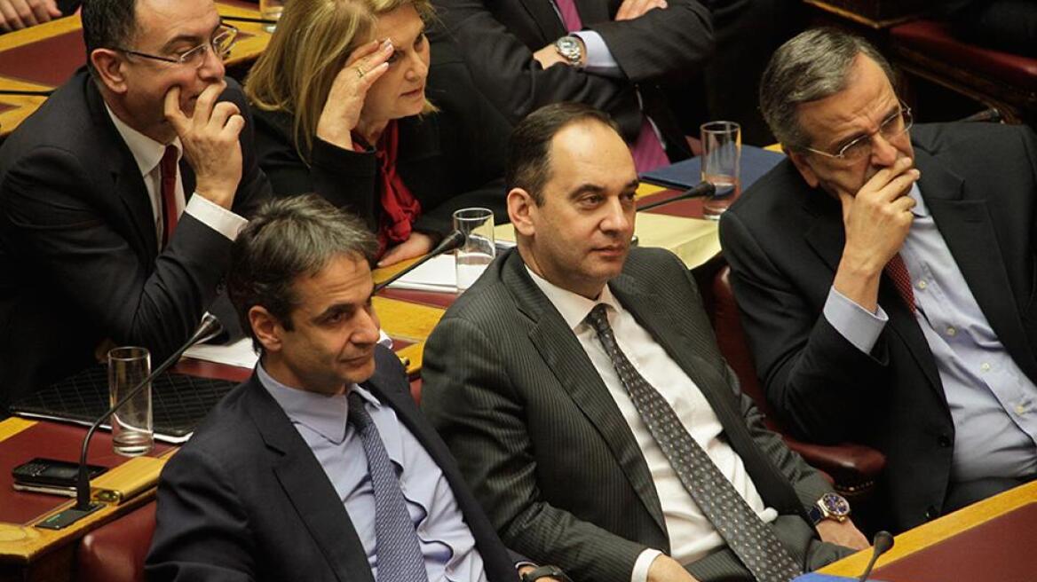 Η ΝΔ καταγγέλλει: Μισθός υπαλλήλου με 30 χρόνια υπηρεσίας, για τους μετακλητούς της κυβέρνησης