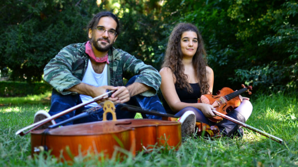 Με τα δοξάρια ανά χείρας