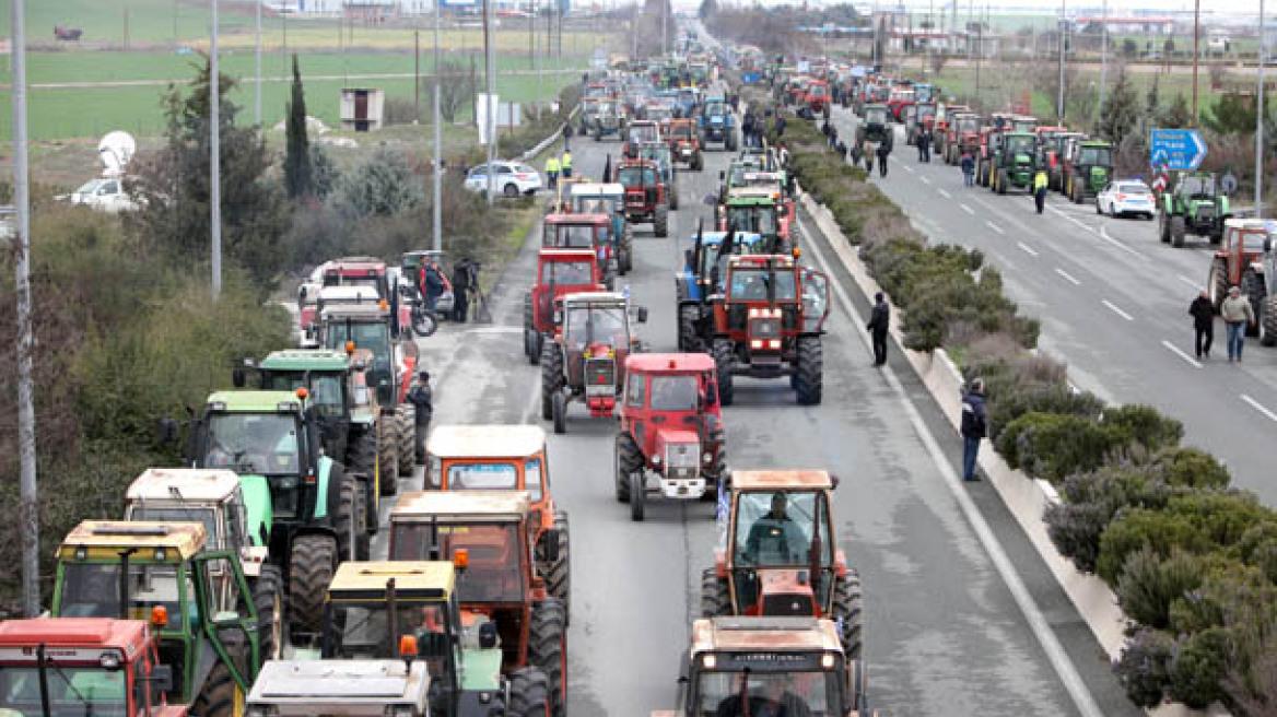 Tractor blockade continues to gridlock Greece on Friday with noon showdown