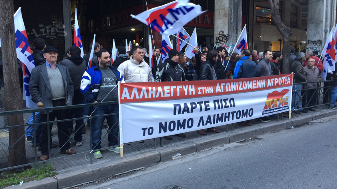 Κατάληψη του ΠΑΜΕ στα γραφεία του ΟΓΑ