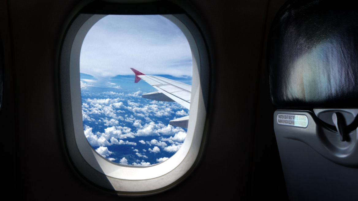 Why are airplane windows round? (vid)