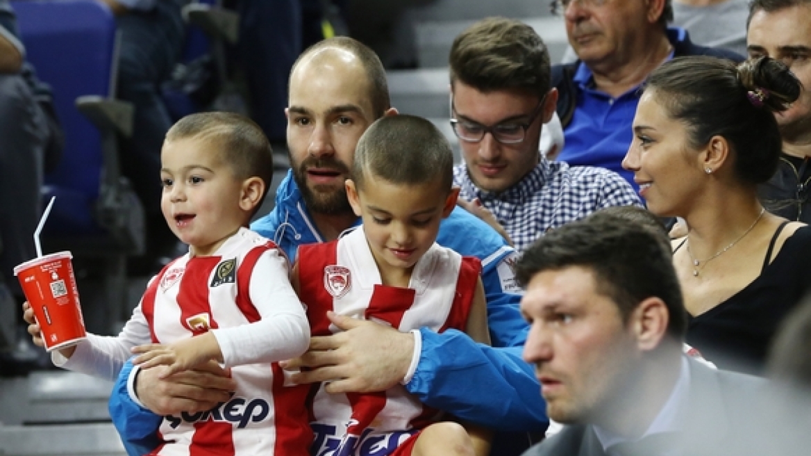Panathinaikos, Olympiacos, Arsenal? How to make your kids support your footy team