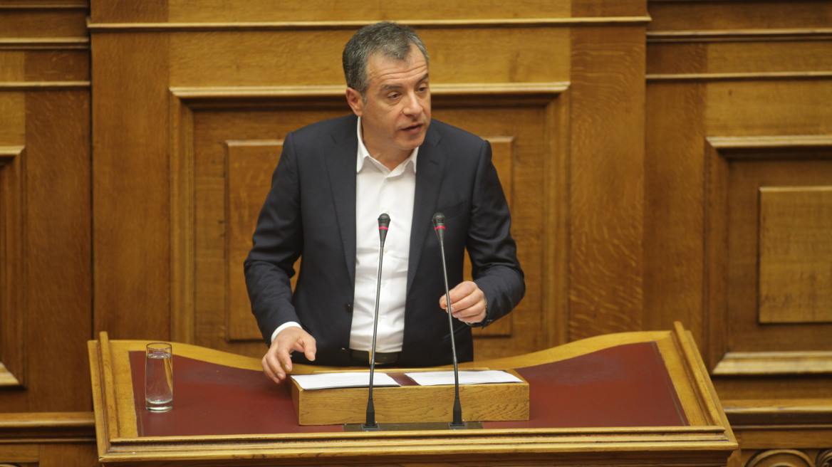 Θεοδωράκης: Σταματήστε να κοροϊδεύετε τους αγρότες