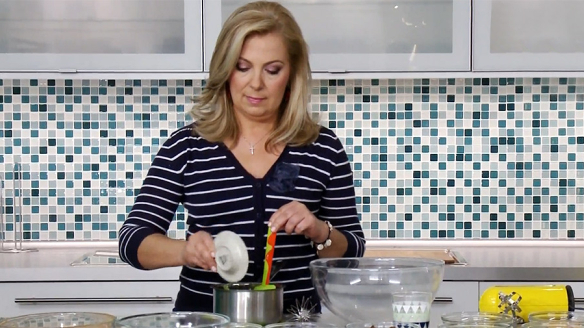 Μπαχαρόψωμο με χαρουπάλευρο και ξερά φρούτα