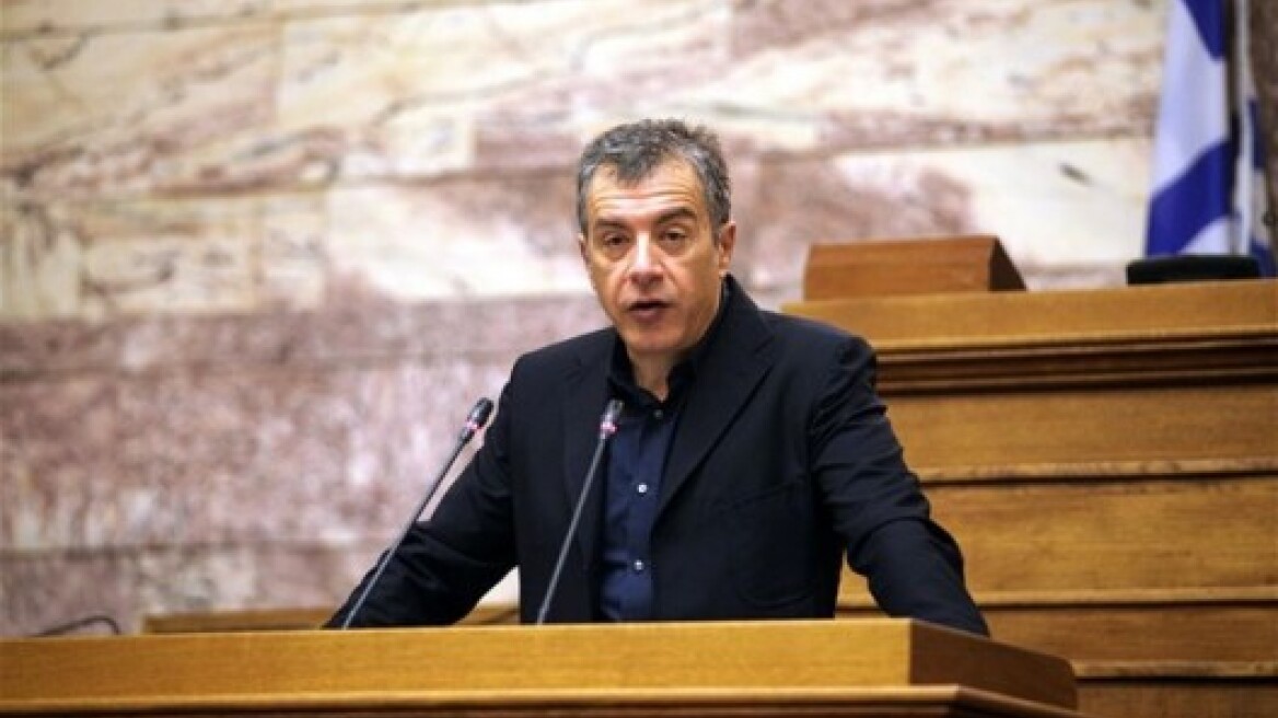 Στη Βουλή ο Θεοδωράκης με «ατζέντα» για το πελατειακό κράτος 