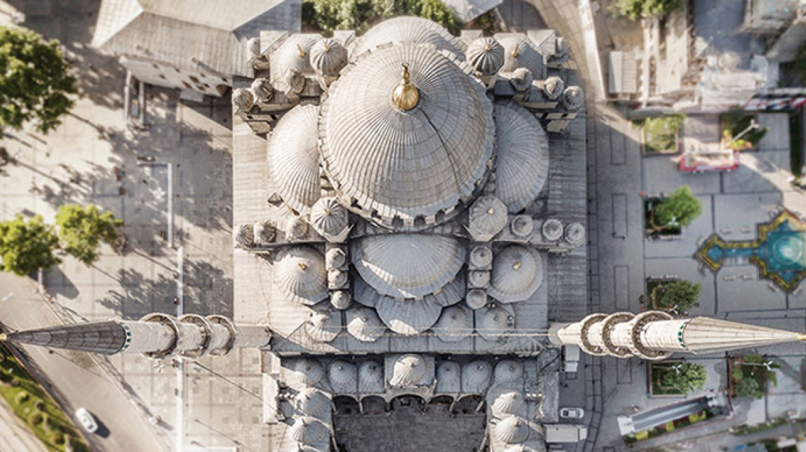 Stunning Inception-like photos of Istanbul