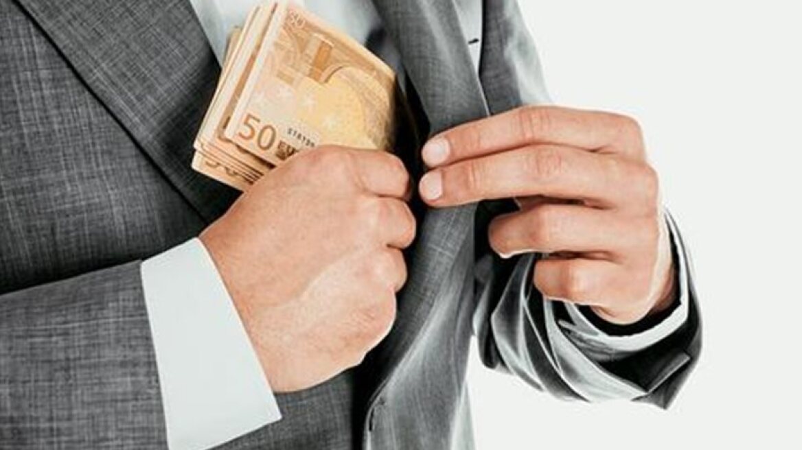 Transparency International: Greece improves score on Corruption global rankings