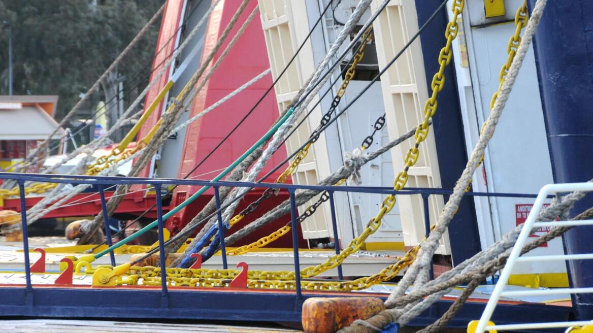Απεργία στα λιμάνια: Δεμένα τα πλοία μέχρι την Παρασκευή το πρωί