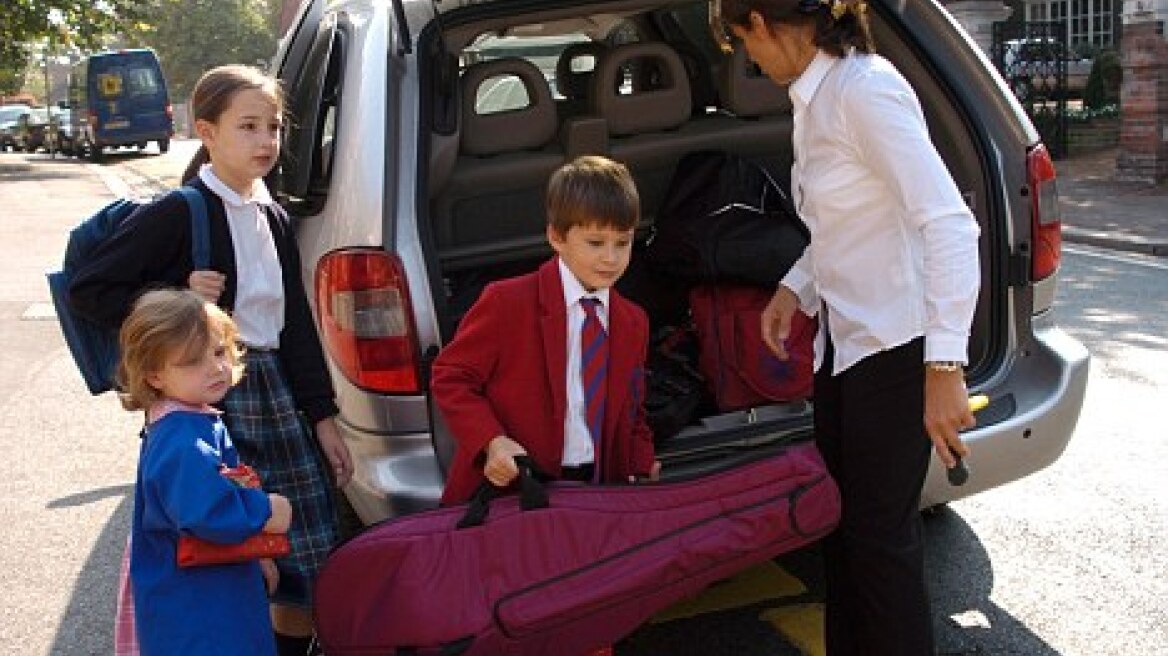 Parents told not to wear pyjamas when dropping kids off to school