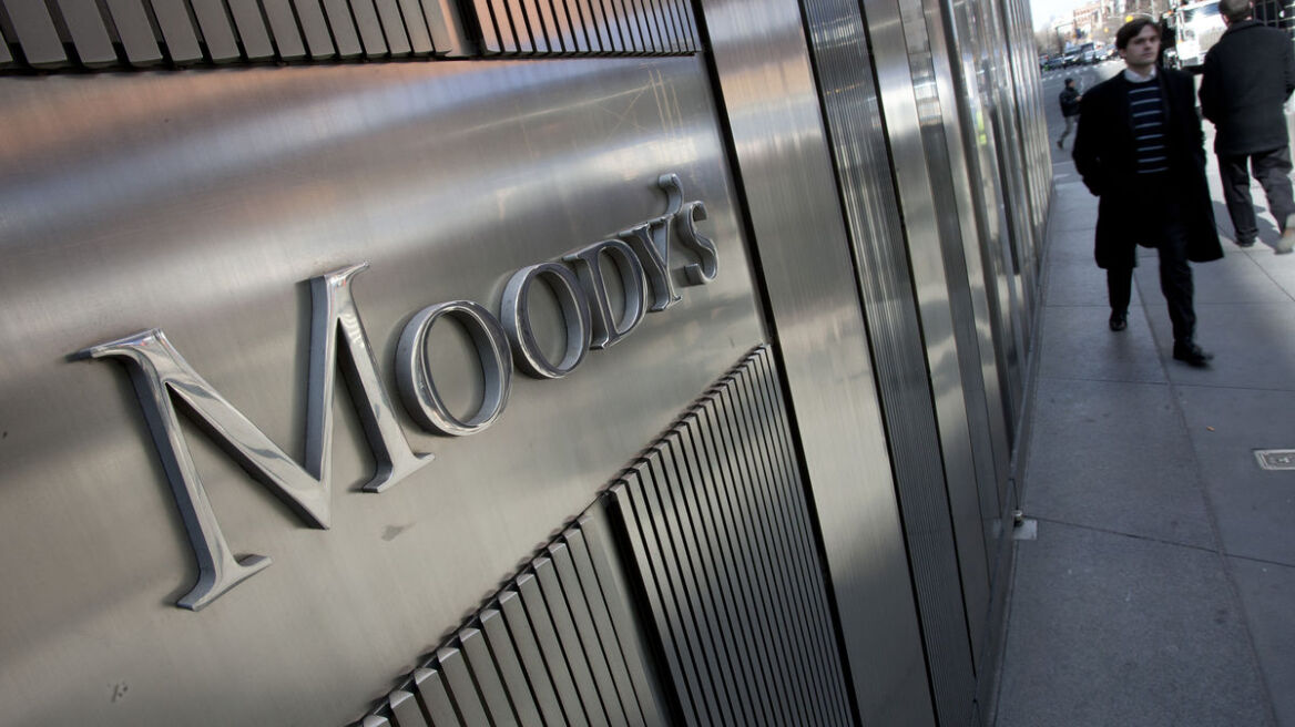 Moody's για Ελλάδα: Παραμένει υψηλό το πολιτικό ρίσκο